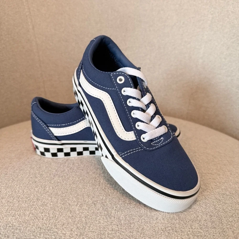 NWOT Vans Ward navy blue/ white canvas sneakers size youth 13 (unisex)